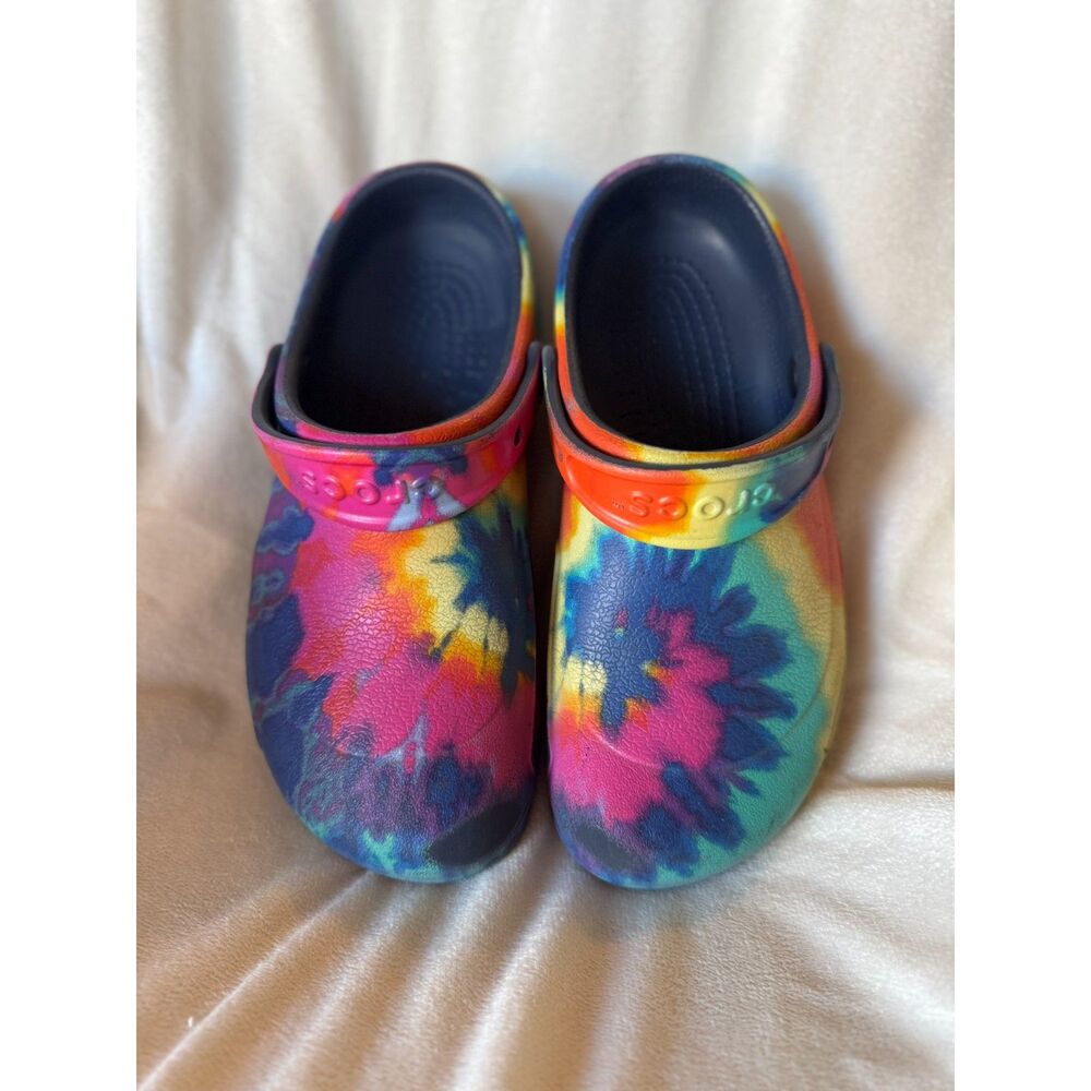 Crocs Rainbow Tie Dye Clogs Men's 7 Women's 9 Multicolor Slip On Shoes